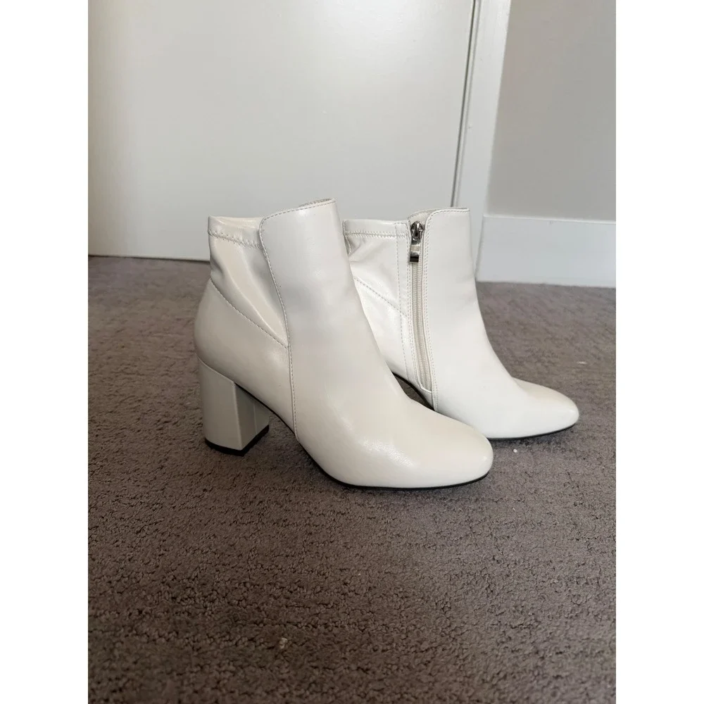 MIA Carla White Ankle Boots Block Heel Side Zip Booties Size 8.5M